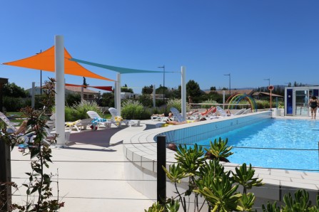 Voiles d'ombrage aux Bains de Minerve été-Carcassonne Agglo-Bain de soleil-piscine