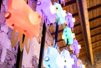 œuvres lumineuses rose bleu jaune orange et violet - Agrandir l'image 7 sur 13, fenêtre modale