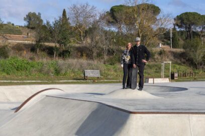 Sandrine Simmonet et Julien Sax posent sur le skatepark - Agrandir l'image, fenêtre modale