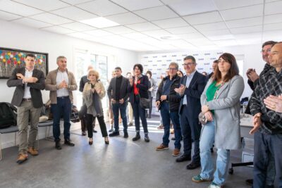 Les invités présents attentifs au discours - Agrandir l'image 1 sur 4, fenêtre modale