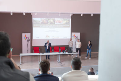 Le Président Régis Banquet ouvre le forum de la diversification - Agrandir l'image 1 sur 3, fenêtre modale