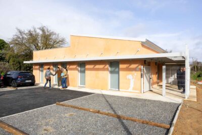 L'extérieur de la micro-crèche presque terminé - Agrandir l'image 1 sur 3, fenêtre modale