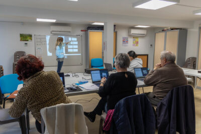 Les participants participent à l'atelier - Agrandir l'image 1 sur 3, fenêtre modale