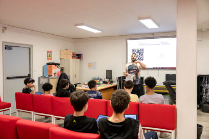 ados du centre social Montsarrat - Agrandir l'image, fenêtre modale