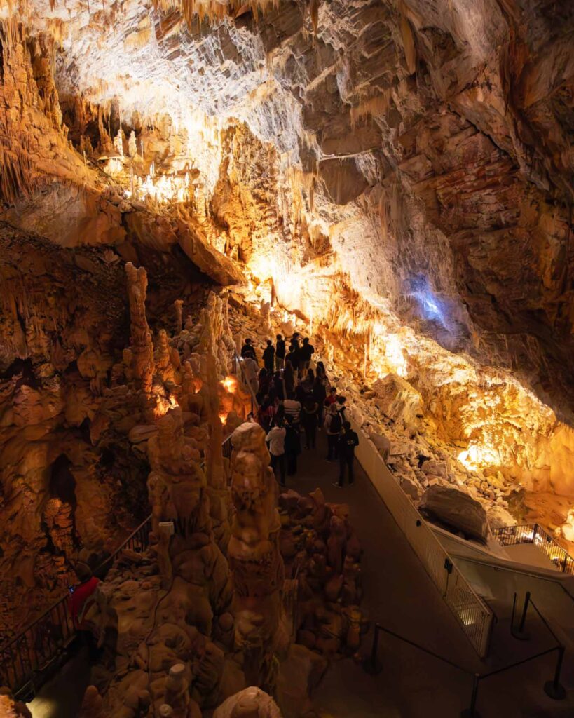 La grotte de Limousis - Agrandir l'image, fenêtre modale